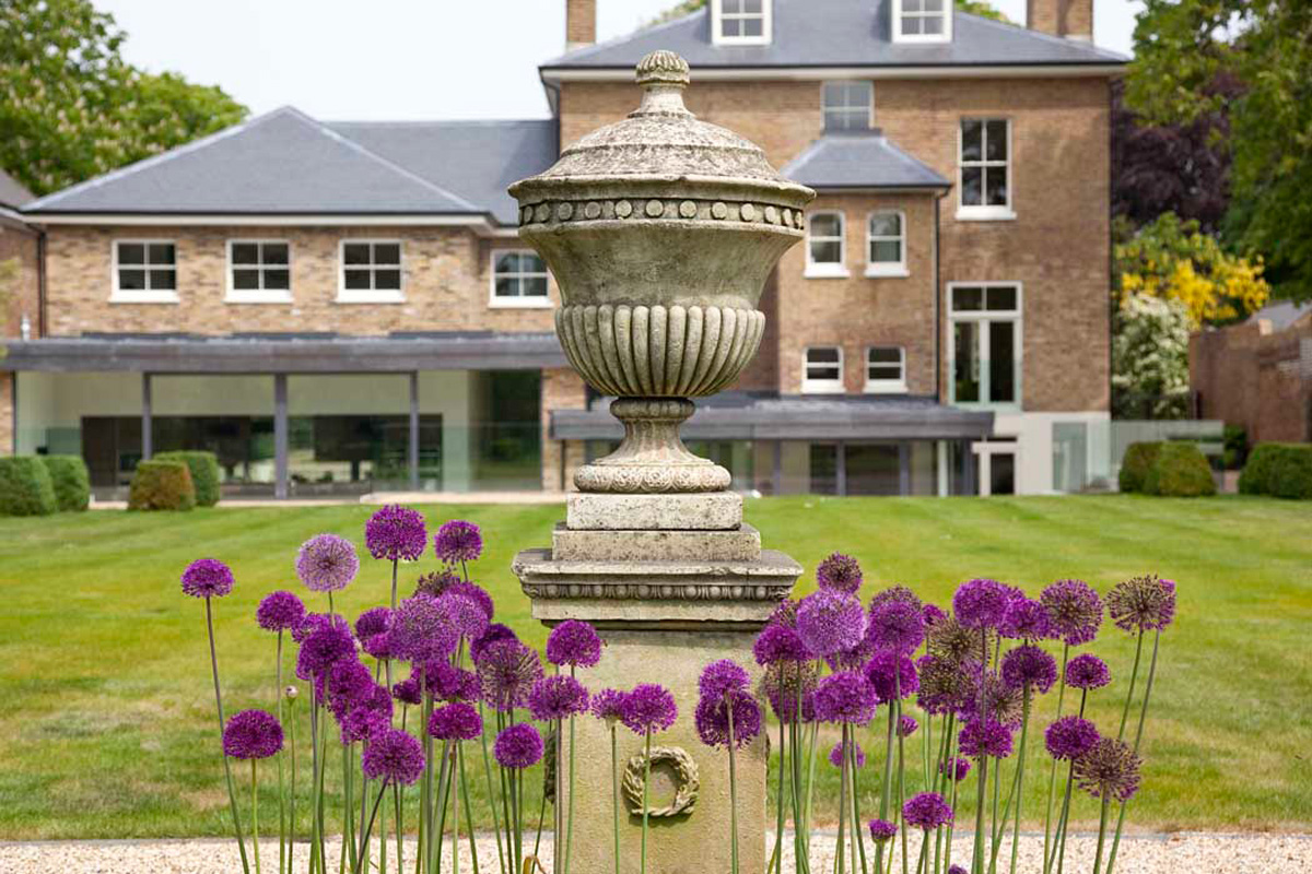 Hampton Court Garden Image